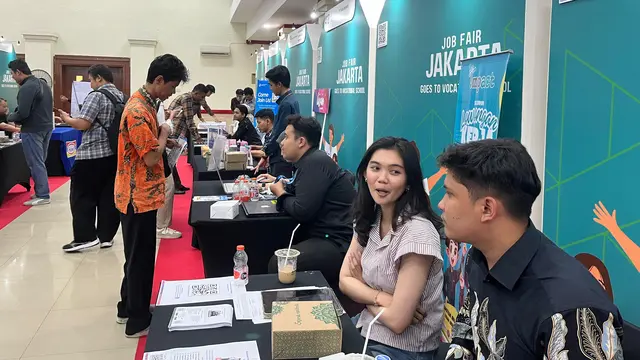 Pencari Kerja di Jakarta Job Fair 2025