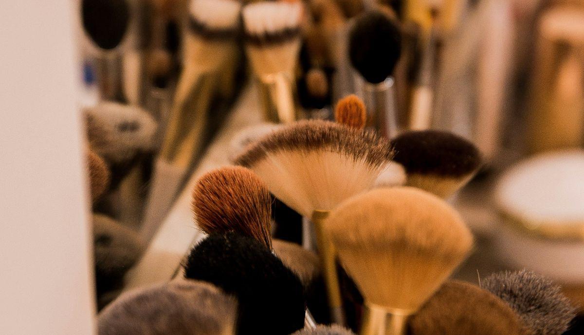 Alat Makeup Harus Diganti Rutin Walau Bersih, Cari Tahu Masa Berlakunya