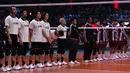 Sejumlah pemain dari tim The Actors dan The Musicians bersiap bermain dalam laga Bahkan Voli 3 di Mahaka Square, Kelapa Gading, Sabtu (15 November 2025). (Bola.com/Internships/Monica Putri Salsabila)