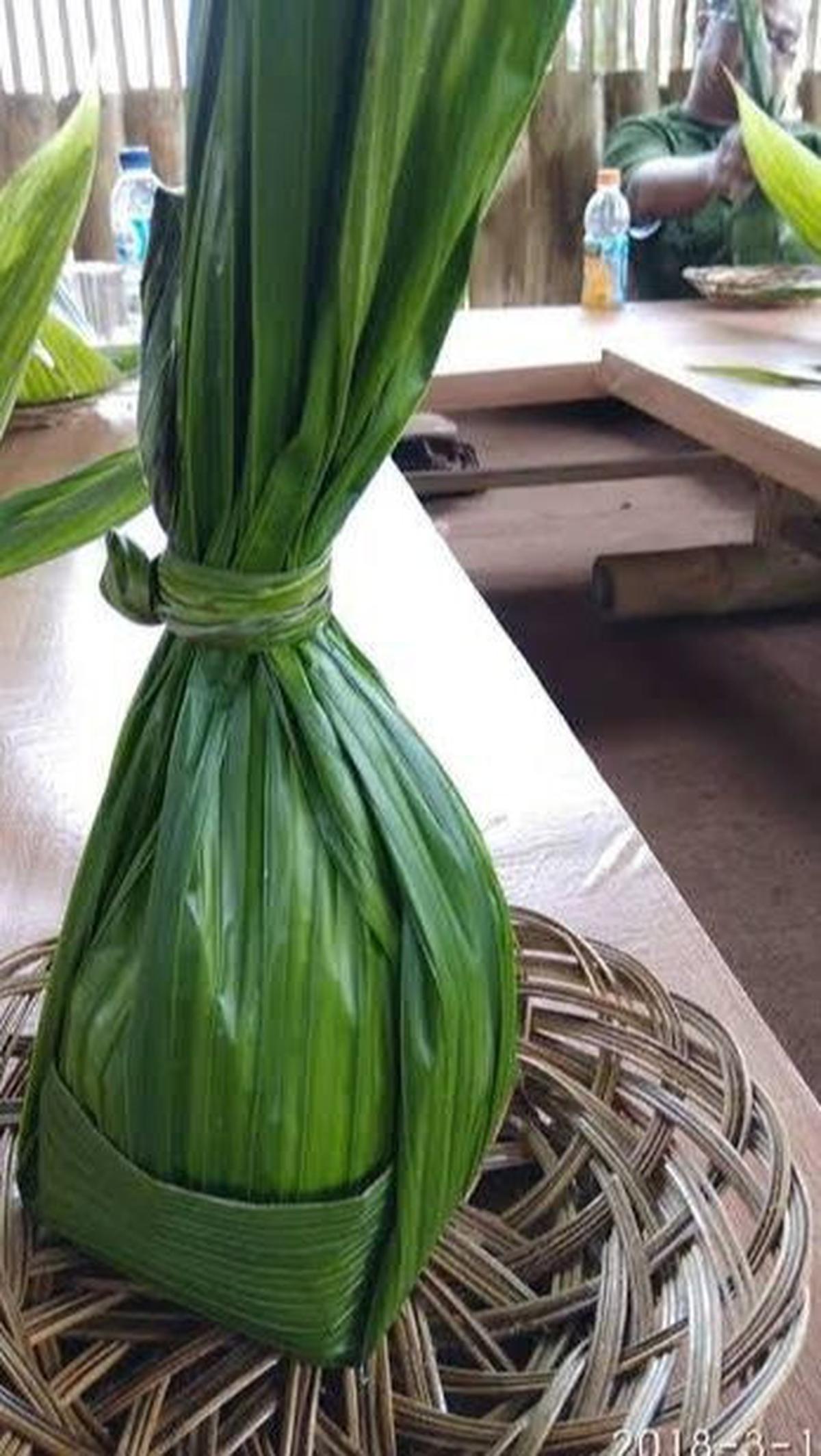 Masyarakat di sekitar Gunung Slamet di Jateng memanfaatkan daun nyangku sebagai pengganti bungkus plastik.