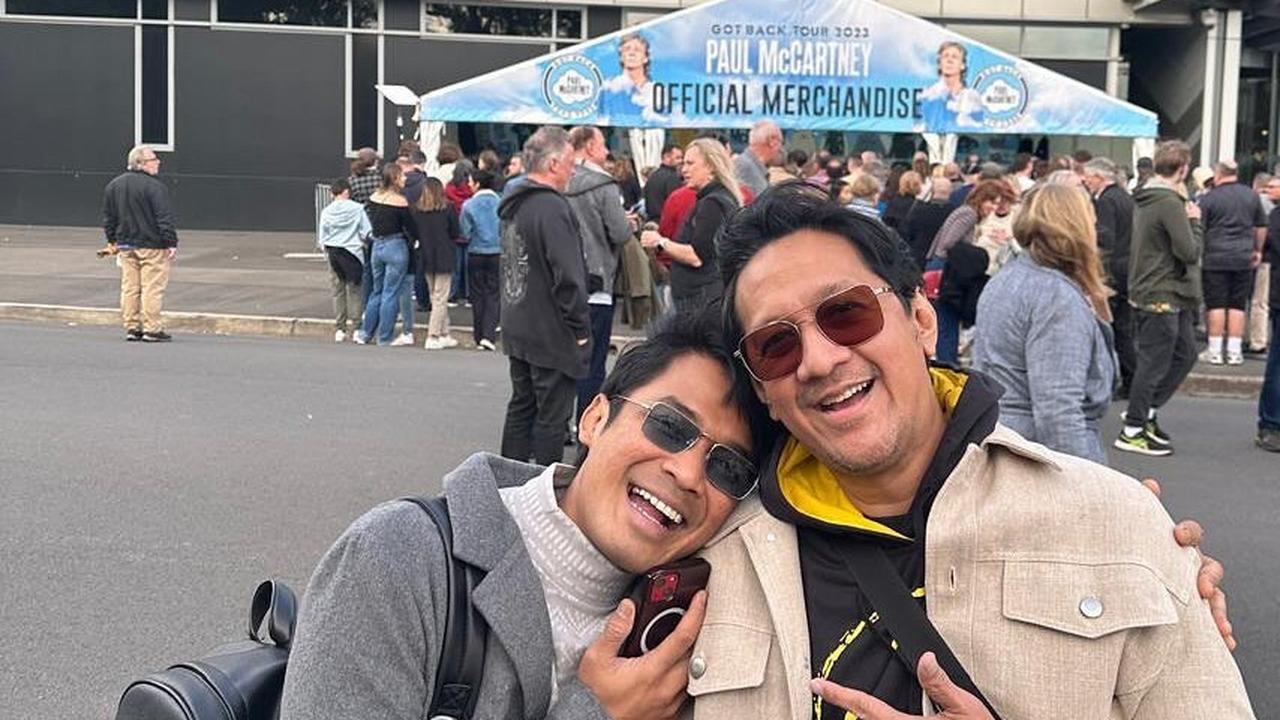 Kado Kocak Dicky Difie di Hari Ulang Tahun ke-39: Andre Taulany Ngirim Bunga Aja Lucu