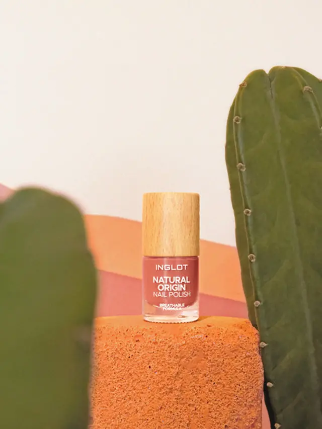 Tampilan Kuku Modis di Hari Lebaran ala Perempuan Arab dengan Kuteks Halal dari Inglot