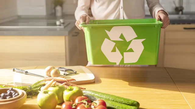 Ide Daur Ulang Barang Rumah Tangga di Area Dapur [Dok/freepik.com]