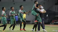 BUTUH MENANG - Persatu Tuban butuh kemenangan saat menjajal Persekap Pasuruan pada laga pamungkas Grup D yang digelar di Stadion Wilis Madiun, Rabu (26/08/2015). (Bola.com/Robby Firly)