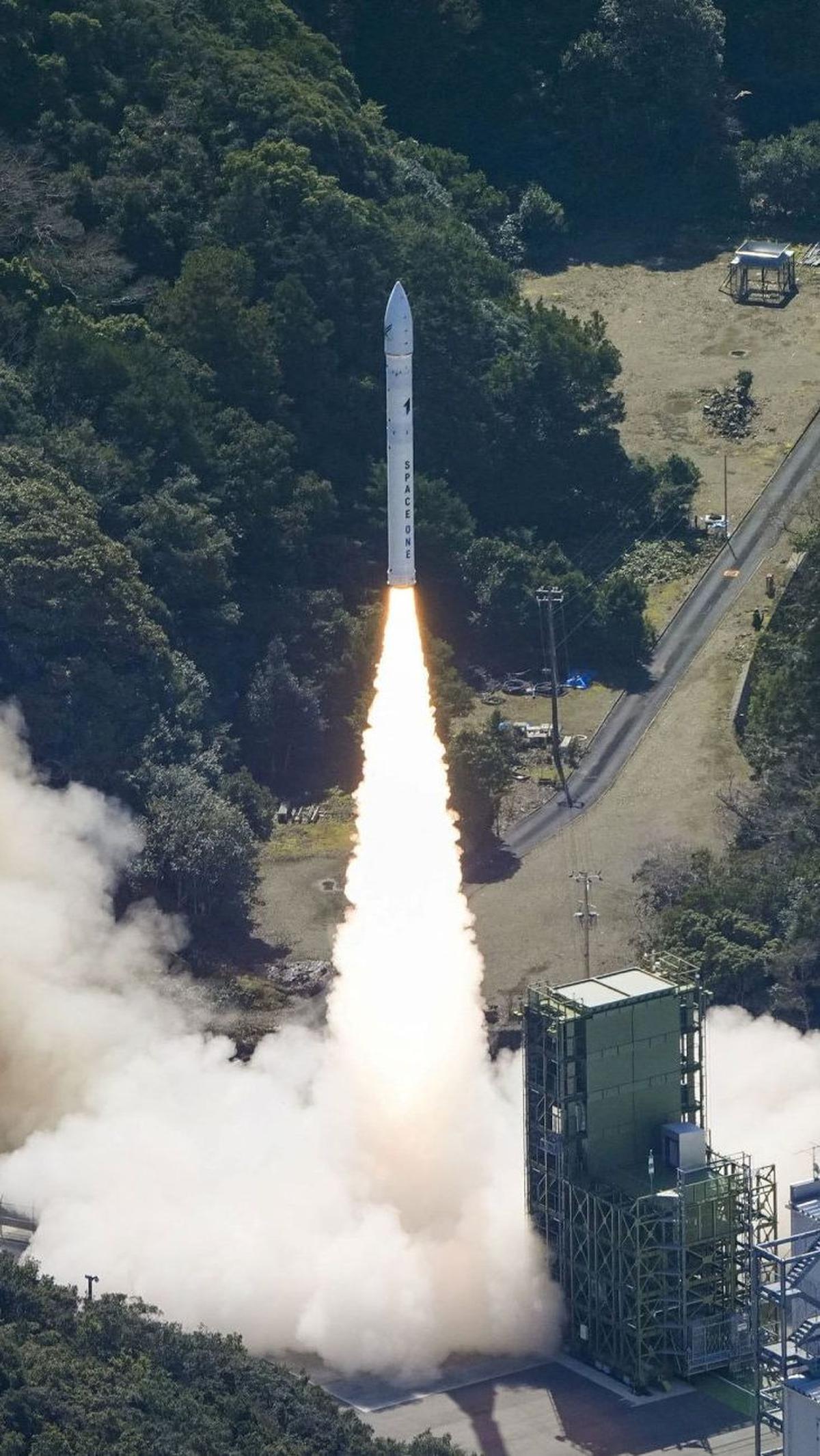 Space One mengungkapkan peluncuran roket tersebut dilakukan secara otomatis dan membutuhkan sekitar selusin staf di pusat kendali darat.&nbsp;Kyodo via REUTERS<br>