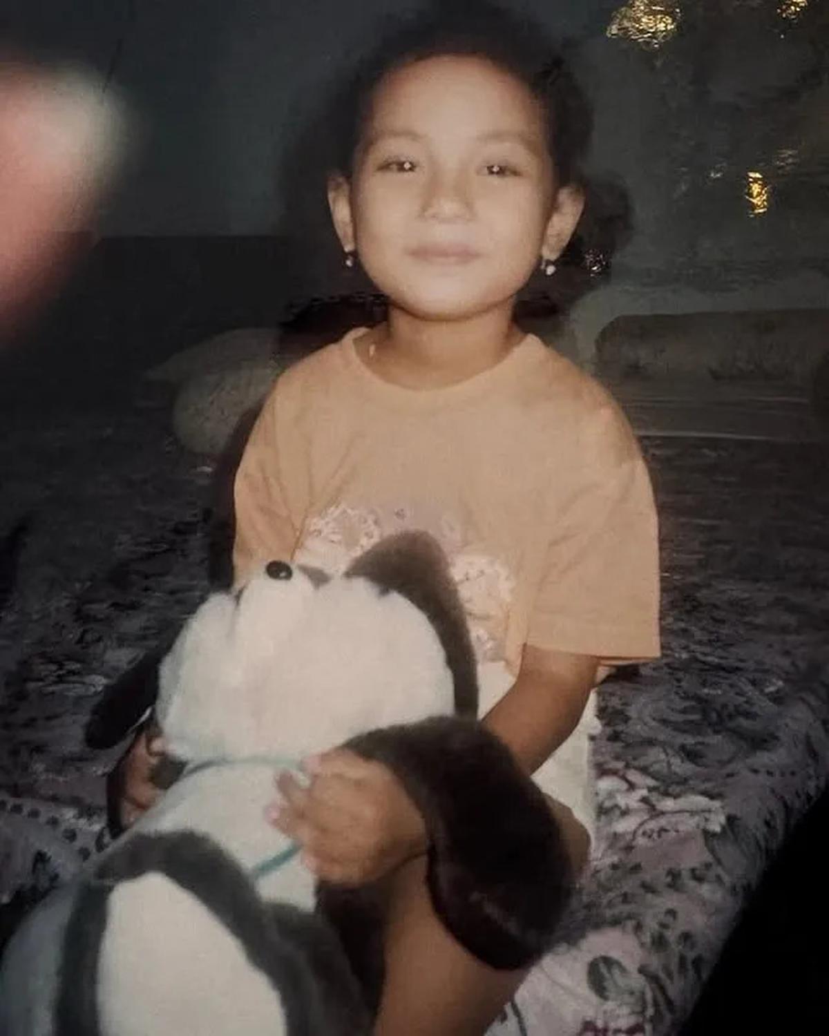 7 Potret Masa Kecil Erika Carlina, Cantik Dari Dulu
