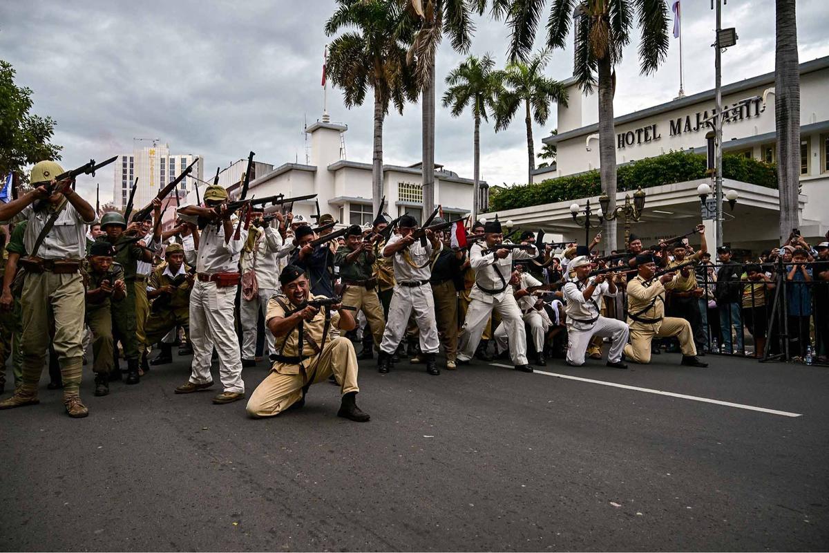 FOTO: Semangat Arek Suroboyo Menyala di Parade Surabaya Juang 2025