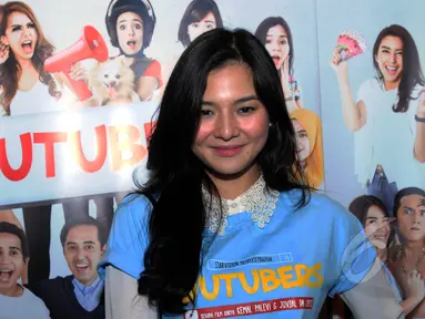 Aktris Eriska Rein saat menghadiri gala premier film 'Youtubers' di XXI Epicentrum, Jakarta, Selasa (5/5/2015). Film yang dibintangi para pemain Stand Up Comedy dan Youtubers itu akan rilis perdana pada 7 Mei mendatang. (Liputan6.com/Faisal R Syam)