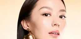 Intip terobosan terbaru dari Guerlain melalui lotion Goldessence dengan formula eksklusifnya yang langsung menyatu dengan kulit untuk membuatnya halus, rata, dan terhidrasi. / Foto dok: Guerlain.