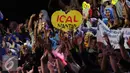 Pendukung finalis D Academy 3 asal Majene, Ical bersorak saat menyaksikan idolanya bernyanyi di Panggung Kemenangan di Jakarta, Sabtu (28/5). Ical unggul pengumpulanpolling sms 54.8% dari finalis asal Pontianak, Weni. (Liputan6.com/Helmi Fithriansyah)