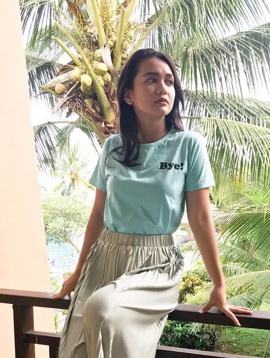 Dea yang menjadi salah satu saksi di persidangan mengaku masih berharap kamera seharga Rp 255 Juta itu masih bisa kembali dan menjadi miliknya. Sebenarnya, kamera yang hilang itu ingin dipakainya untuk syuting film. (Instagram/deaaannisa)