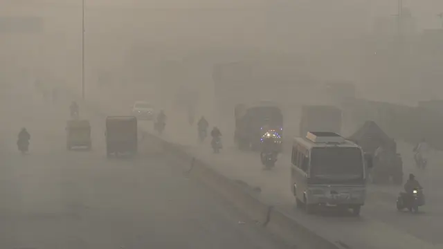 FOTO: Kabut Asap Tebal Selimuti Lahore