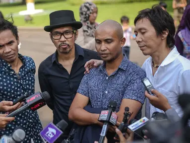 Personel Slank menyambangi Istana Kepresidenan, Jakarta, Rabu (3/6/2015). Kedatangan Slank karena mendapat undangan oleh Presiden Joko Widodo untuk makan siang bersama. (Liputan6.com/Faizal Fanani)