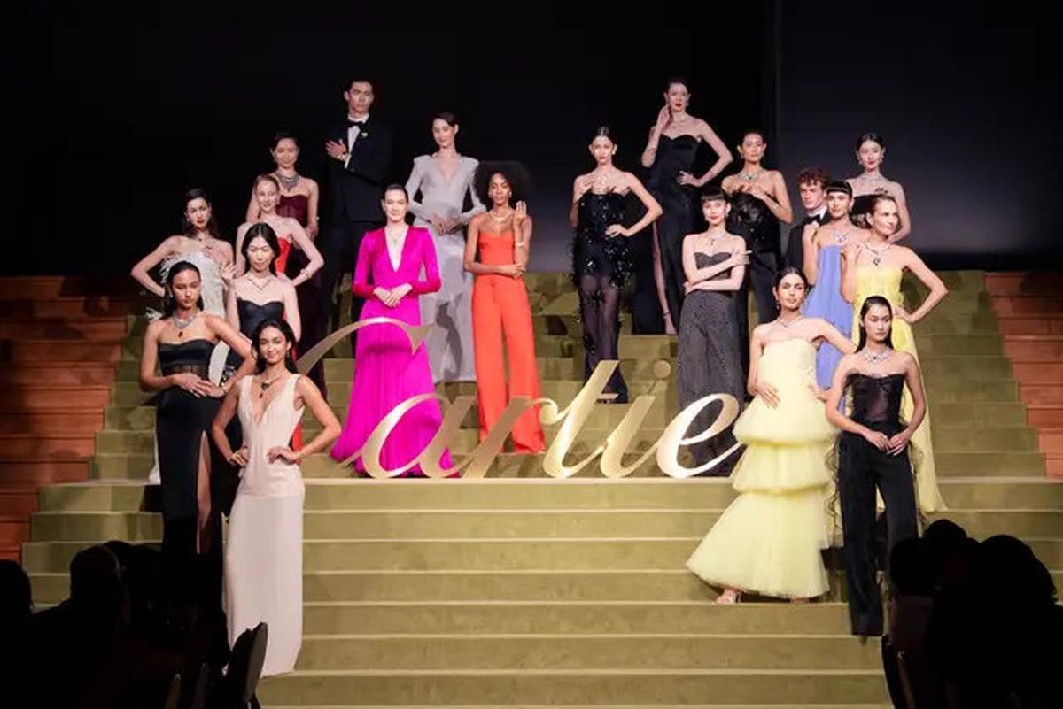 Potret Byeon Woo Seok dan Gemma Chan Tampil Bak Prince &amp; Princess di Cartier Nature Sauvage Gala