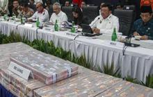 FOTO: Penampakan Tumpukan Uang Miliaran Rupiah Hasil Operasi Pemberantasan Judi Online