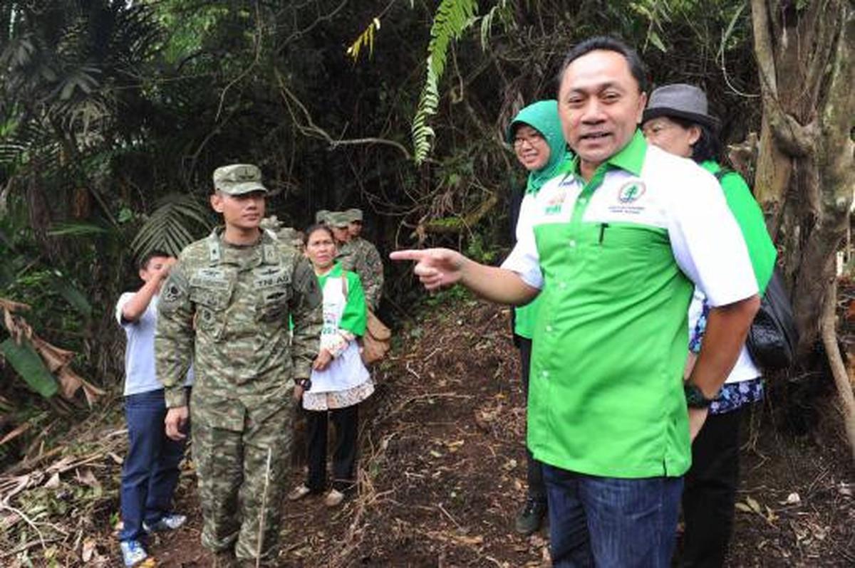 Agus Yudhoyono bersama Menhut tanam pohon di Bogor