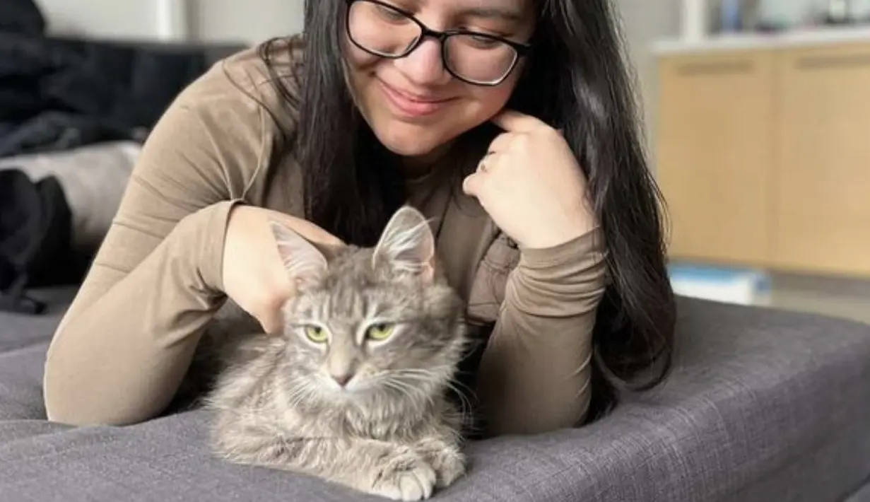 Kesederhanaan Elodie tak mengurangi kecantikan dirinya. [Foto: Instagram/ elodie_bouttier]