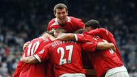 3. Roy Keane (1997-2005), gelandang bertahan kebangsaan Irlandia ini merupakan kapten yang melekat semasa kepemimpinan era Sir Alex Ferguson. Dirinya merupakan komando bagi lini tengah Setan Merah. (AFP/Paul Barker)