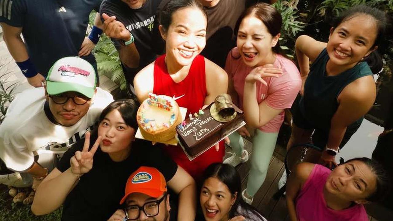 8 Potret Ultah Yura Yunita Dirayakan Bareng Nagita Slavina & Teman-Teman Main Padel, Dapat Kado Spesial