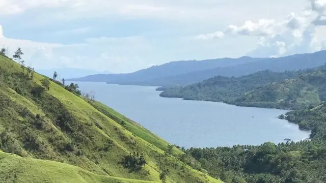 Gunung Sahuwai merupakan sebuah gunung yang terletak di Pulau Seram, Maluku.