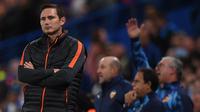 Reaksi manajer Chelsea, Frank Lampard usai skuat asuhannya kalah atas Valencia pada laga perdana Grup H Liga Champions di Stamford Bridge, Rabu (18/9/2019). Debut Frank Lampard bersama Chelsea di Liga Champions tercoreng dengan kekalahan 0-1 atas Valencia. (DANIEL LEAL-OLIVAS / AFP)