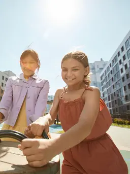 Di depan orangtua, anak bisa merasa bebas menunjukkan perasaan yang sebenarnya karena yakin akan tetap dicintai. (Foto/dok: Pexels/Norma Mortenson)