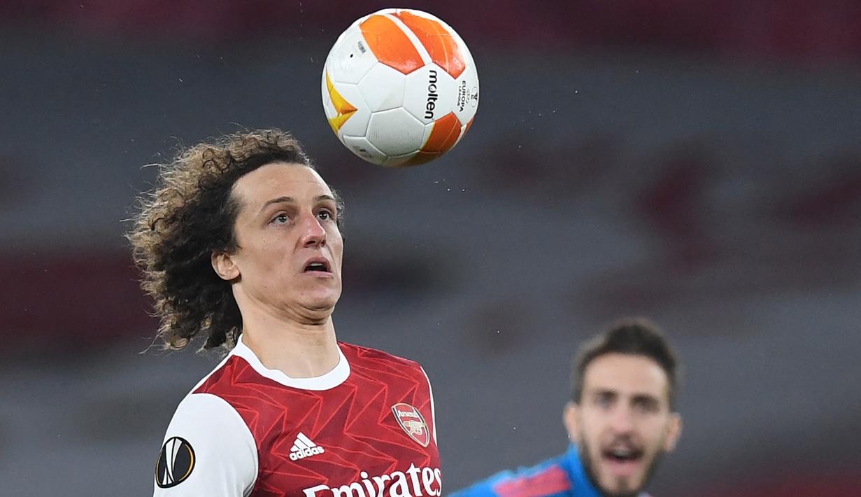 David Luiz. Bek tengah Brasil berusia 34 tahun ini tidak diperpanjang kontraknya bersama Arsenal setelah bergabung sejak dua musim lalu. Ia total telah tampil dalam 73 laga dengan torehan 4 gol dan 1 assist. Beberapa klub di Brasil dikabarkan meminatinya. (Foto: AFP/Daniel Leal-Olivas)