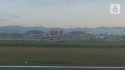 Suasana bandara yang berada di Kota Sorong, Papua Barat, Kamis (21/11/2019). Kota Sorong merupakan kota terbesar kedua di Papua, suasana kota Sorong sangat ramai dan memiliki beberapa pulau di kabupaten Sorong. (Liputan6.com/Herman Zakharia)