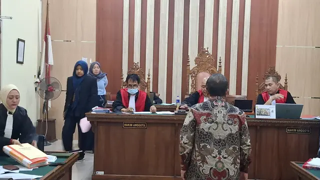 Eks Gubernur Lampung, Arinal Djunaidi hadir di sidang kasus dugaan korupsi pengelolaan dana Participating Interest (PI) 10 persen di PN Tanjungkarang