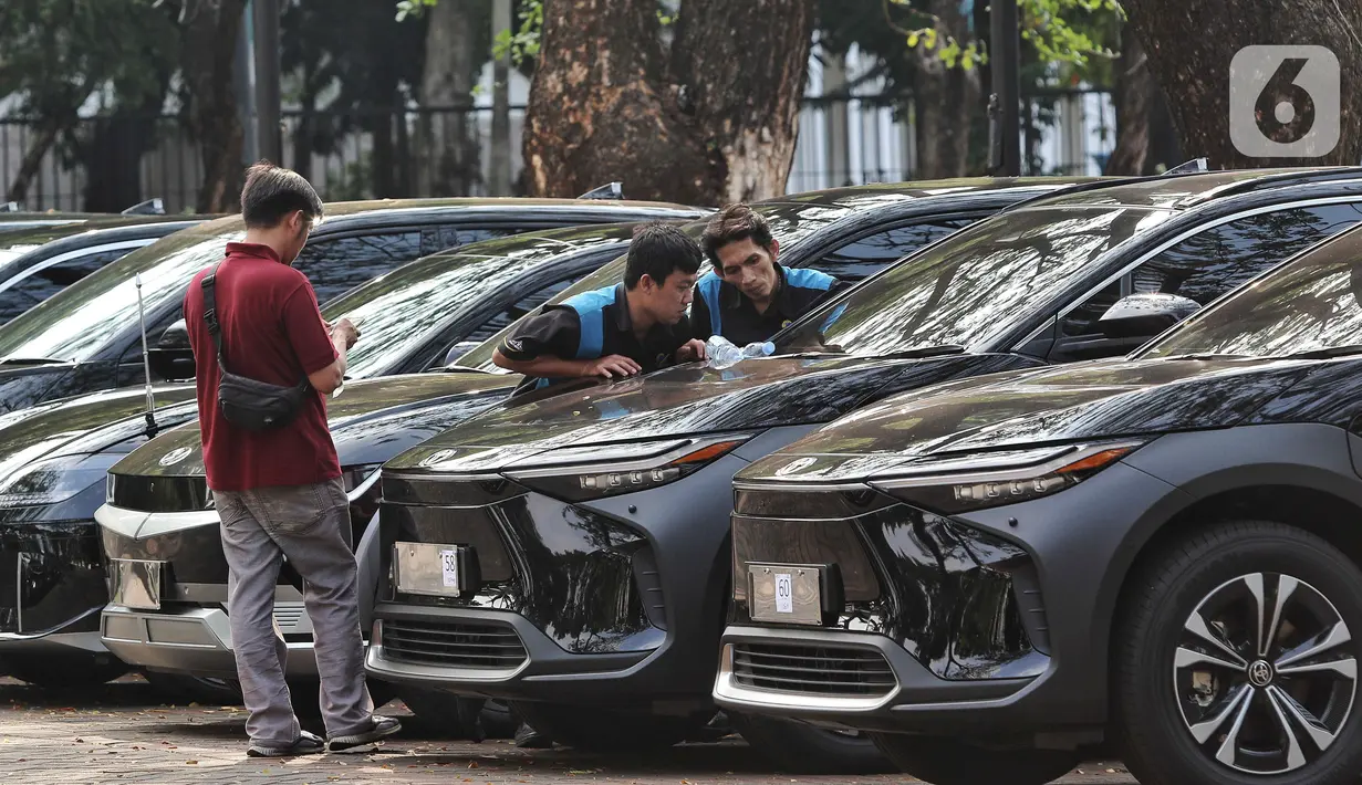 Pemerintah menyediakan mobil listrik atau sering disebut electric vehicle (EV) untuk mengurangi polusi udara. (Liputan6.com/Angga Yuniar)