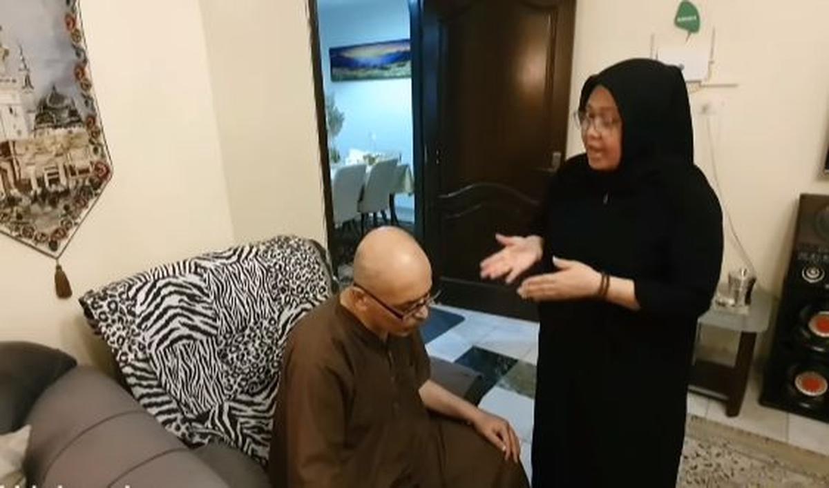 Rupanya bukan kali ini saja sang suami menderita sakit. Dia juga sempat menderita gula sebelumnya namun bisa kembali normal saat di tanah air.&nbsp;