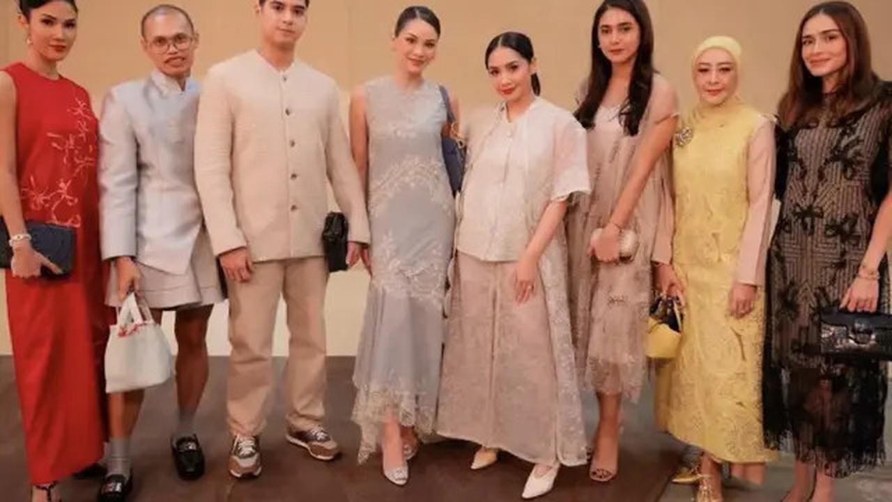 6 Penampilan Para Seleb di Gelaran Show Sapto Djojokartiko Spring Summer 2025