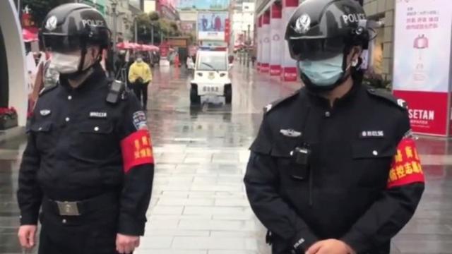 Deteksi Penderita Virus Corona, Polisi Tiongkok Pakai Helm Canggih Bak Robocop