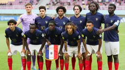 Starting XI Timnas Prancis U-17 berfoto sebelum dimulainya laga perempat final Piala Dunia U-17 2023 menghadapi Timnas Uzbekistan U-17 di Stadion Manahan, Solo, Sabtu (25/11/2023). (Doc. LOC WCU17/NFL)