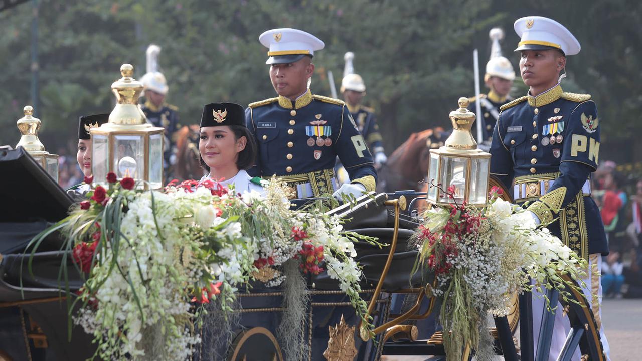 Kirab Merah Putih Bawa Bendera Pusaka Menuju Istana Merdeka