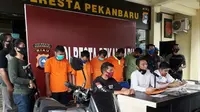 Lima penculik dan penyandera seorang pria di Pekanbaru berlatar hutang Rp200 juta. (Liputan6.com/M Syukur)