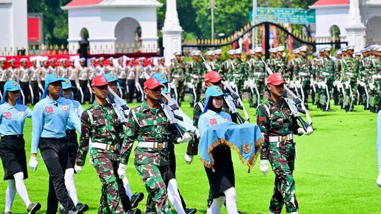 Tersenyum dan Lambaikan Tangan, Potret Jokowi, Ma'ruf dan JK Hadiri Peringatan HUT ke-80 RI di Istana