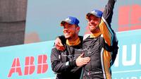 Pebalap Techeetah, Jean-Eric Vergne dan rekan setimnya, Andrea Lotterer, finis satu-dua pada balapan Formule E Santiago, Sabtu (3/2/2018). (Twitter/Santiago)