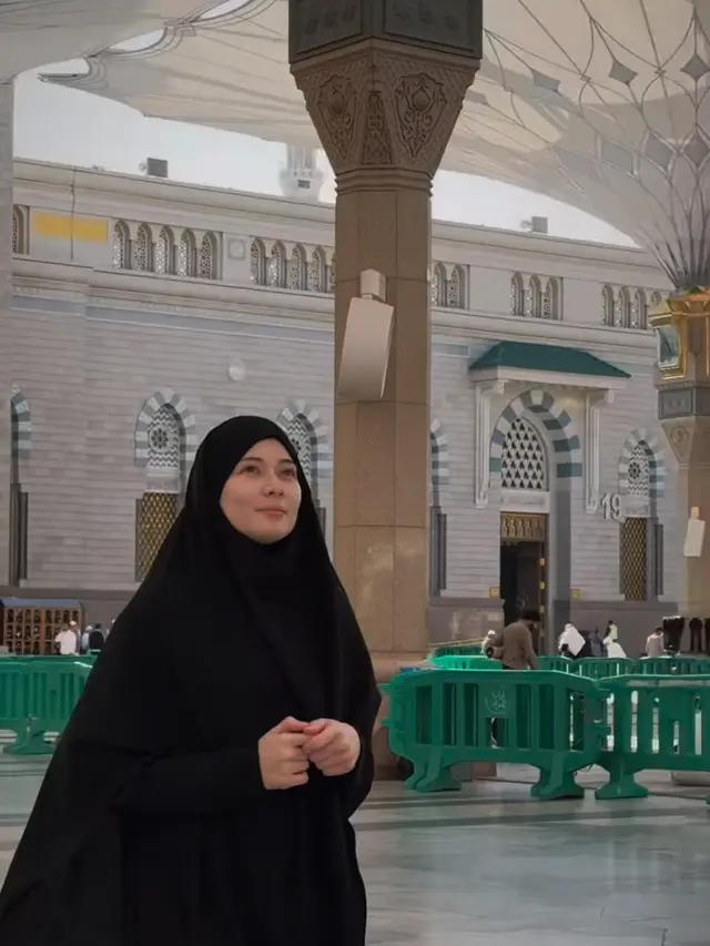 Iris Wullur Umroh