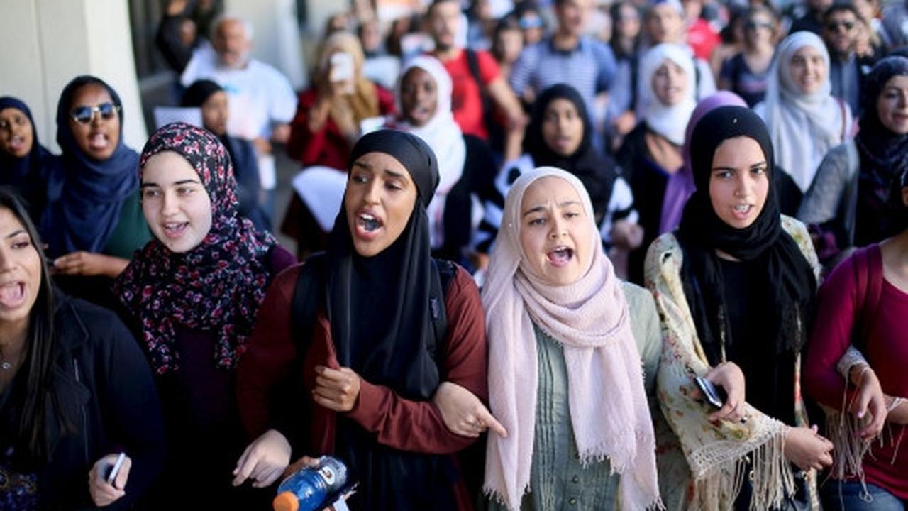 Muslimah cantik di AS gelar aksi melawan islamofobia