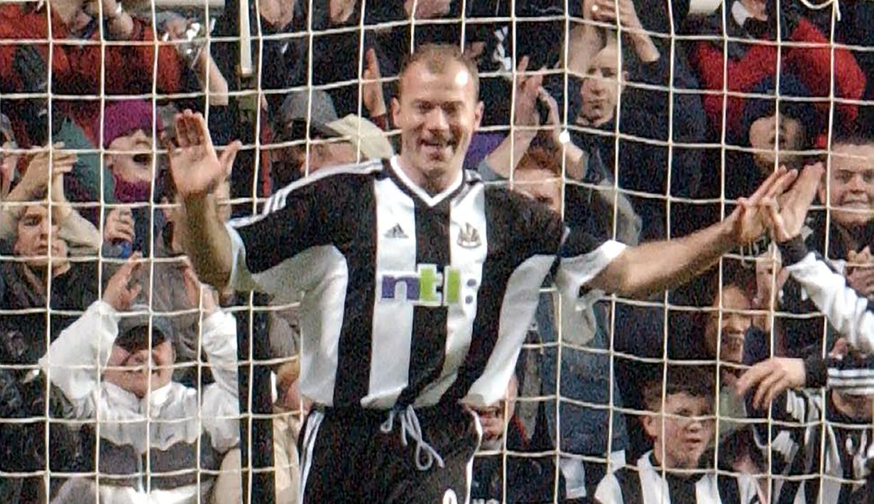 1. Alan Shearer (260 gol) - Hingga saat ini Alan Shearer merupakan pemain yang paling banyak mencetak gol di kompetisi Liga Inggris sepanjang sejara. Shearer menjadi predator paling ganas di Liga Inggris dengan koleksi 260 gol. (AFP/Paul Barker)