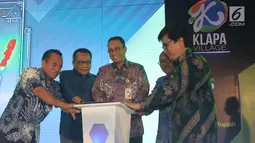 Gubernur DKI Jakarta Anies Baswedan saat peletakan batu pertama atau ground breaking, Jakarta, Kamis (18/1). Satu tower yang akan dibangun tahun ini memiliki total 703 unit. (Liputan6.com/Pool/Budi)