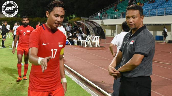 Pelatih interm Timnas Singapura, Fandi Ahmad, dan kapten tim Sharil Ishak. (Bola.com/Dok. FAS)