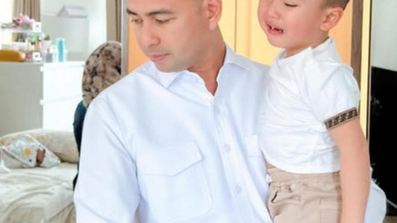 Potret Rayyanza Cipung Nangis saat Digendong Raffi Ahmad Malah Disebut Menggemaskan, Netizen 'Dia Masih Bayi Guys'