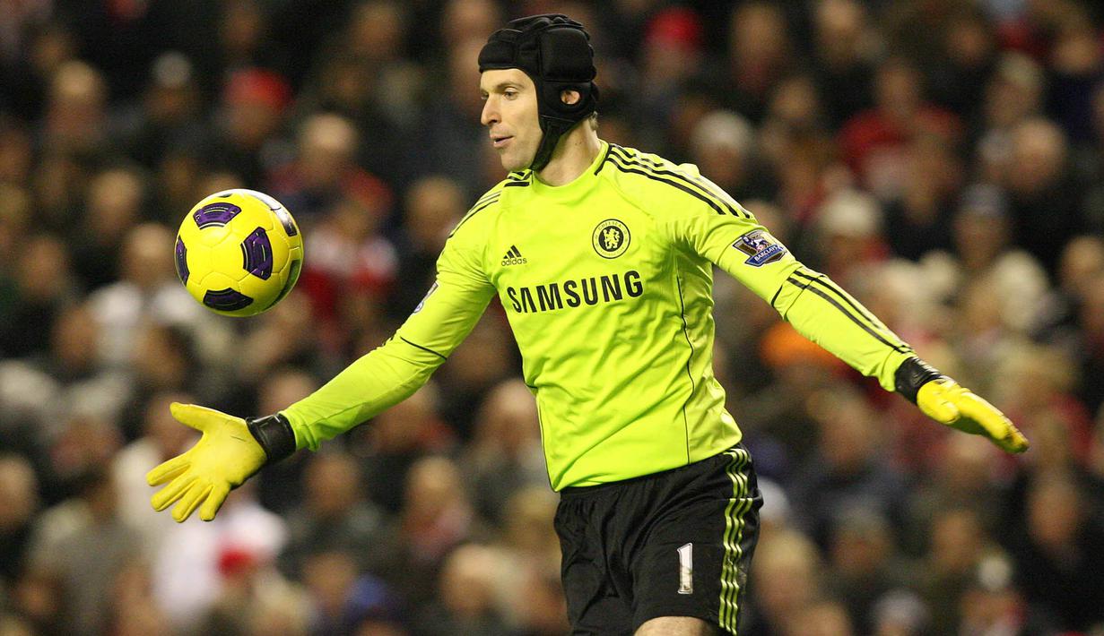 Petr Cech diboyong Chelsea saat berusia 22 tahun dengan nilai transfer sembilan juta poundsterling. Selama 11 musim kiper asal Ceska itu menjadi andalan The Blues. (EPA/Lindsey Parnaby)