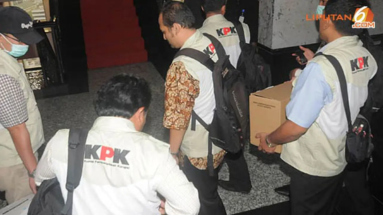 kpk-geledah-131029b.jpg