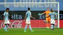 Reaksi pemain Celta Vigo setelah pemain Real Madrid Luka Modric mencetak gol ke gawang mereka pada pertandingan sepak bola La Liga Spanyol di Stadion Balaidos, Vigo, Spanyol, 20 Agustus 2022. Real Madrid menang 4-1. (AP Photo/Lalo R. Villar)