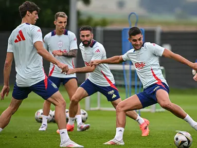 Pemain timnas Spanyol mengambil bagian dalam sesi latihan di kamp tim di Donaueschingen, pada 10 Juli 2024. (JAVIER SORIANO/AFP)