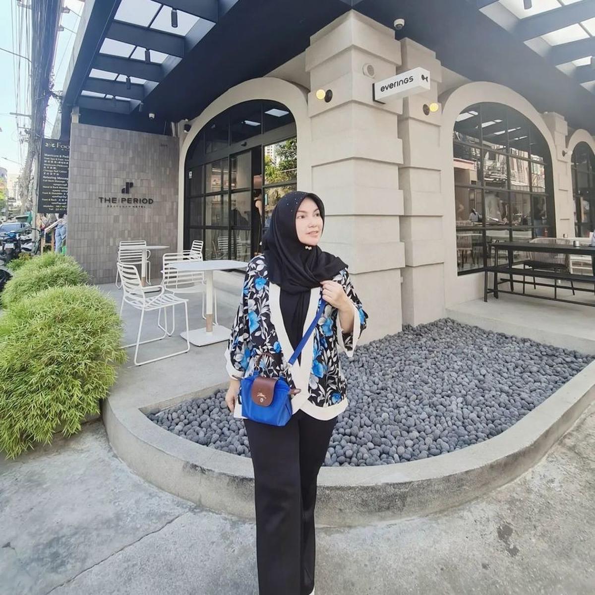 Berkarir di Dunia Hiburan