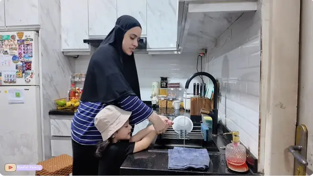 6 Potret Dapur dan Meja Makan di Rumah Fairuz A Rafiq, Modern Minimalis